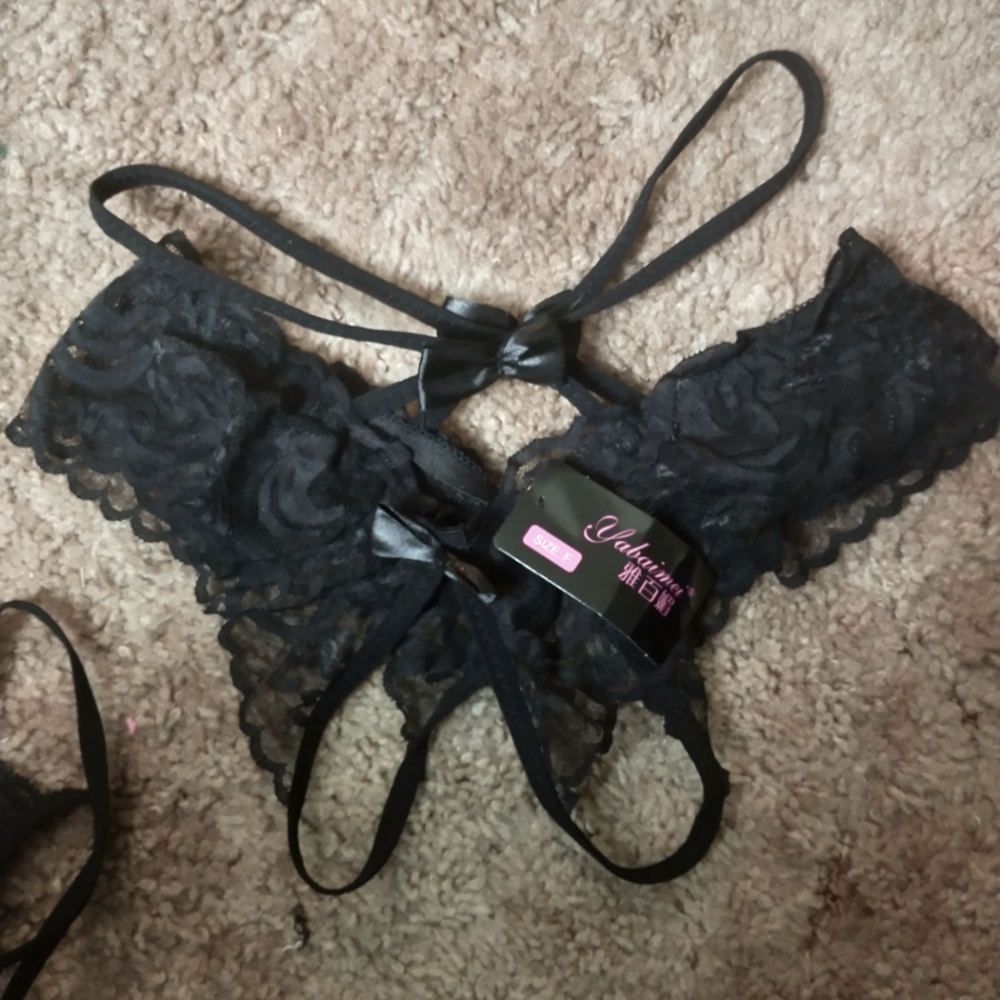 Lingerie - Picture 2 of 2